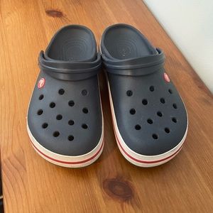Unisex Size: 8 Crocs